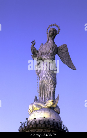 Statue von La Virgen del Quito auf El Panecillo kleinen Brotlaib in der Nähe der Altstadt der Hauptstadt Quito Ecuador Anden Stockfoto