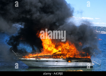 Saint Tropez Feuer Frankreich Französisch Schiff Boot Schiff Stockfoto