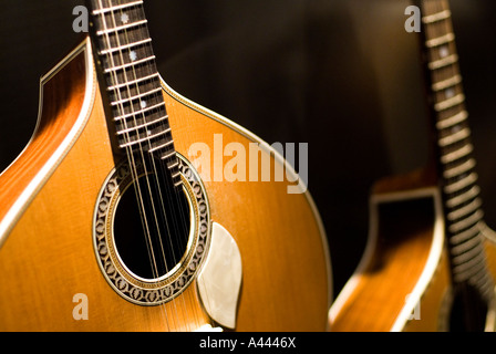 Portugiesischen Gitarren in das Fadomuseum CASO DO FADO DA GUITARRA PORTUGUESA Lissabon Portugal Stockfoto