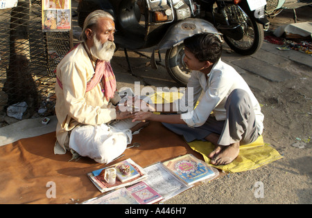 Palm Reader in Jaipur, Indien Stockfoto