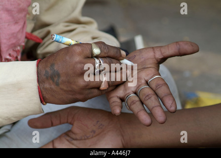 Palm Reader in Jaipur, Indien Stockfoto