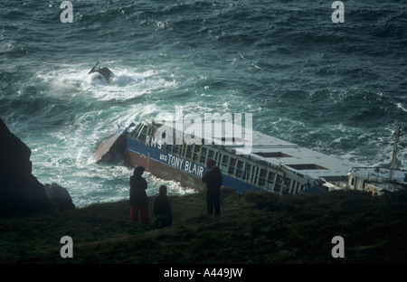 RMS Mülheim Schiffswrack in der Nähe von Sennen Cove, Lands End Cornwall - eine Nachricht an Tony Blair!! Stockfoto