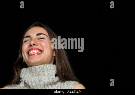 Junge Frau lachend geschlossenen Augen Porträt Stockfoto