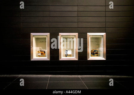 Coach-Schaufenster, das Time Warner Center, Columbus Circle, Central Park South, New York City, New York, USA Stockfoto