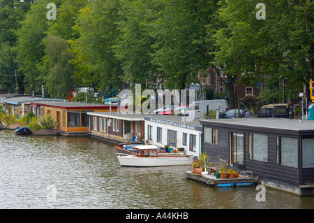 Schwimmende Häuser an der Amstel. Amsterdam. Niederlande Stockfoto