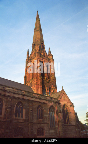 St Elphin Kirche (Pfarrkirche), Church Street, Warrington, England, spätabends, Herbst 2006 Stockfoto