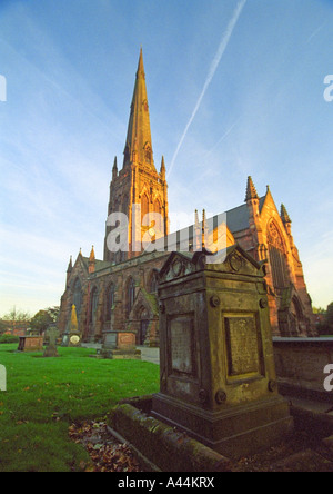 St Elphin Kirche (Pfarrkirche), Church Street, Warrington, England, spätabends, Herbst 2006 Stockfoto