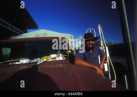 Harter Mann und seine LKW-Tankstelle Benzin SIP-3612 Stockfoto