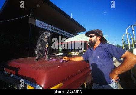 harter Mann LKW und sein Hund SIP-3617 Stockfoto