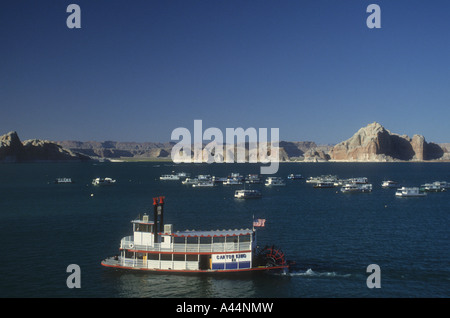 Eine Touristenattraktion Paddel Boot, Reisen auf See Powell.A Mann gemacht See, der erstreckt sich von Utah, Arizona USA. Stockfoto