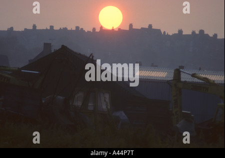 Sonnenuntergang über den terrassenförmig angelegten Straßen von Stoke-On-Trent In Staffordshire UK. Stockfoto