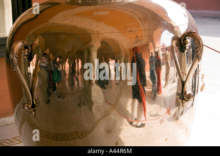 Indien Rajasthan Jaipur City Palace Diwan ich Khas Reflexion im weltweit größten Silber-Objekt Stockfoto