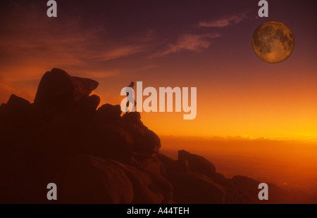 Einzelne Mensch Frieden zu finden, auf die Staffordshire Moorlandschaften. Stockfoto