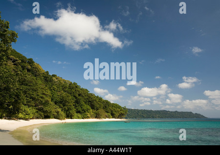 Indien-Andamanen und Nikobaren Havelock Island Radha Nagar Zahl sieben Strand zwei Menschen im Meer Stockfoto