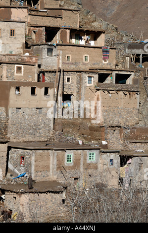 Traditionelle Berber Bergdorf im hohen Atlas-Gebirge in der Nähe von Imlil, Toubkal-Nationalpark, Marokko, Nordafrika 2007 Stockfoto