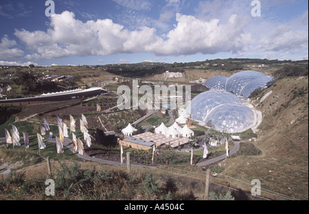 Ein Blick auf das Eden Project Gelände, während es noch im Bau war, in der Nähe von St. Austell, in Cornwall, Großbritannien. Stockfoto