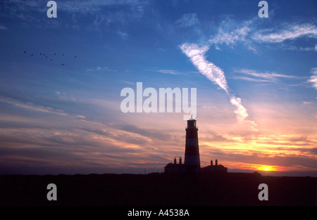 Leuchtturm in der Dämmerung, happisburgh, Norfolk East Anglia England Großbritannien Stockfoto