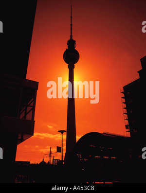 Fernsehturn und Ostbahnhof, Alexanderplatz, Berlin, Deutschland. Stockfoto