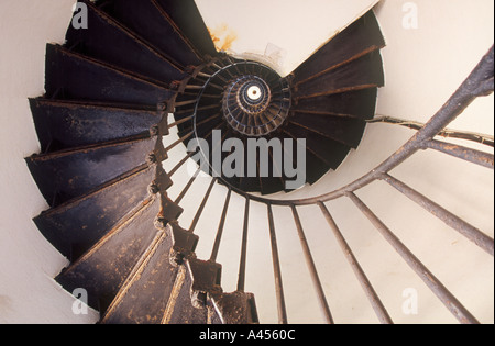 Treppe im Inneren des 19. Jahrhunderts britische Leuchtturm auf Daedalus Riff (Abu el-Kizan)-Rotes Meer-Ägypten Stockfoto