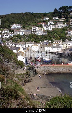 Polperro Dorf mit Fischerbooten, Cornwall, UK Stockfoto