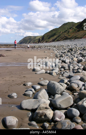 Leeren Sandstrand am North Devon mit großen Kieselsteinen Stockfoto