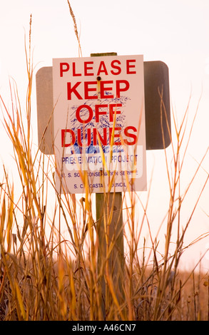 Bitte halten Sie sich fern von Sanddünen, Schild Myrtle Beach South Carolina USA Stockfoto