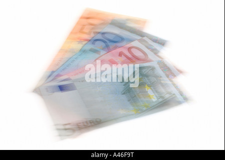 Euro-Banknoten auf weißem Hintergrund Stockfoto