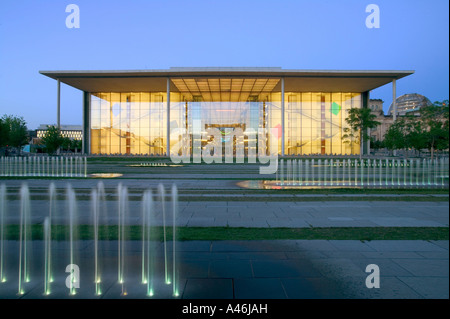 Vor dem Paul-Lappen-Haus am Abend, Berlin, Deutschland Stockfoto