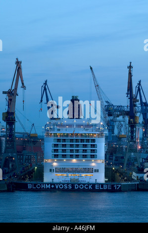 Passagierschiff im Trockendock, Hamburg, Deutschland Stockfoto
