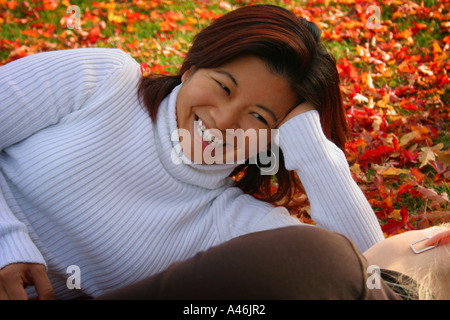Zwei Frauen miteinander reden Stockfoto