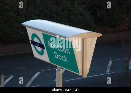 London Pontoon Dock Bahnhof anmelden City Airport Erweiterung der Docklands Light Railway Silvertown East London England Großbritannien Stockfoto