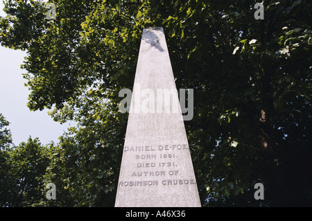 Grab und Grabstein von Daniel Defoe, der Autor von Robinson Crusoe in Bunhill Felder London UK Stockfoto