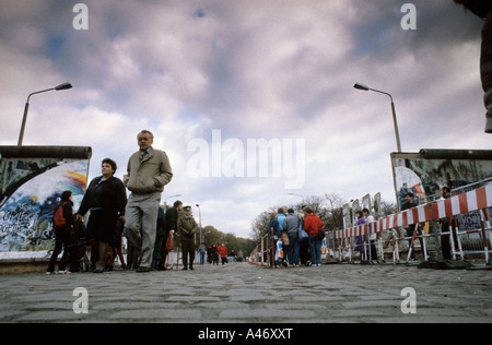 Fall der Berliner Mauer: temporäre Kontrollpunkt an der Schlesischen Straße, Berlin, Deutschland Stockfoto