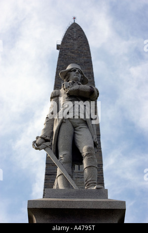 Bennington Battle Monument und Statue von General Seth Warner Stockfoto