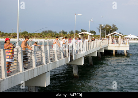 Fort Ft DeSoto Park in Pinellas County Florida Fishing Pier an der Golfküste der Tampa Bay Stockfoto