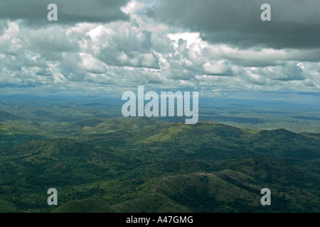 Luftaufnahme von tropischer Sturmwolken über westlichen Uganda, Ostafrika Stockfoto