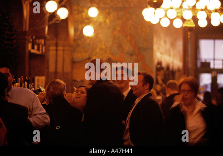 Dublin "Café Eden" beliebt bei jungen Geschäftsleuten Stockfoto