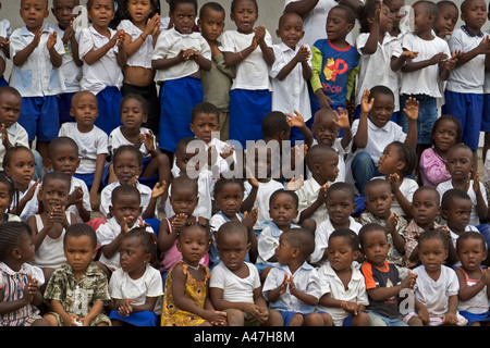 Schulkinder aus lokalen freie Schule, Insel Bioko, Äquatorial-Guinea, Zentralafrika Stockfoto