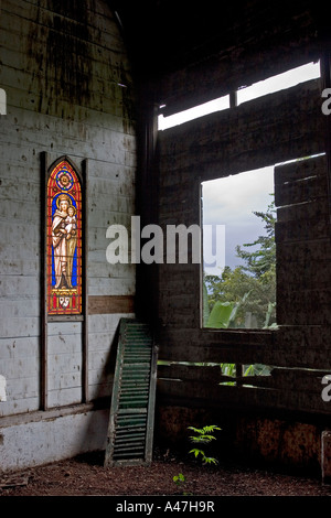 Innenraum der Holzkirche braucht Restaurierung, Batete, South West der Insel Bioko, Äquatorial-Guinea, Zentralafrika Stockfoto