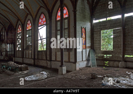 Innenraum der Holzkirche braucht Restaurierung, Batete, South West der Insel Bioko, Äquatorial-Guinea, Zentralafrika Stockfoto