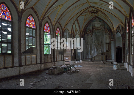 Innenraum der Holzkirche braucht Restaurierung, Batete, South West der Insel Bioko, Äquatorial-Guinea, Zentralafrika Stockfoto