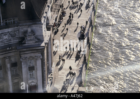 London Auge öffnet sich das British Airways London Eye Southbank Fluss Themse London 2 2 00 altes Komitatshaus von oben 2000 Stockfoto