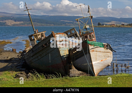 Alten Fischerbooten am Strand in der Nähe von Salen, Isle of Mull, Argyll and Bute, Scotland, UK Stockfoto