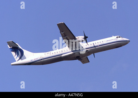 ATR ATR-72, betrieben von Aer Arran Klettern Out vom Flughafen Luton, Großbritannien Stockfoto