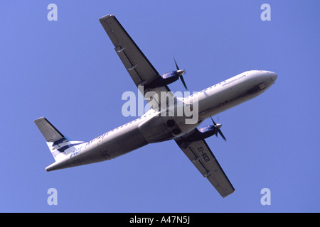 ATR ATR-72, betrieben von Aer Arran Klettern Out vom Flughafen Luton, UK Stockfoto