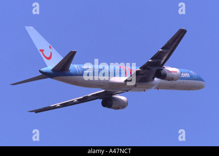 Boeing 757 betrieben von Thomsonfly Abfahrt Flughafen Luton, UK Stockfoto