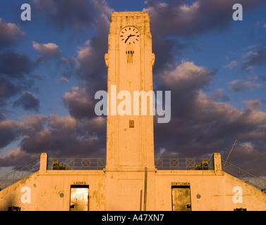 Art-Déco-Toilette-Block bei Seaton Carew auf der Nordostküste Englands Stockfoto