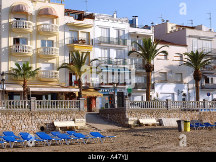 Panoramablick auf das Meer & Strand von Sitges Katalonien Katalonien Katalonien Costa Dorada España Spanien Europa Stockfoto