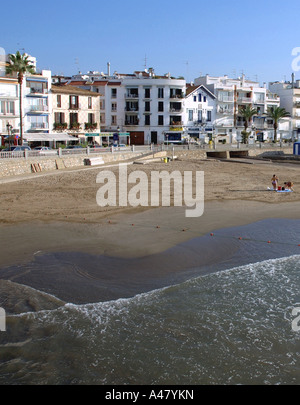 Panoramablick auf das Meer & Strand von Sitges Katalonien Katalonien Katalonien Costa Dorada España Spanien Europa Stockfoto