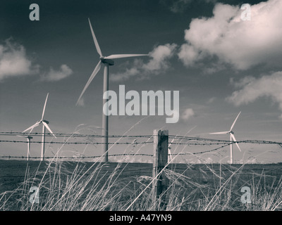 Wind-Turbinen, Seenplatte, Cumbria, England, auf dem Weg zum whitehaven Stockfoto